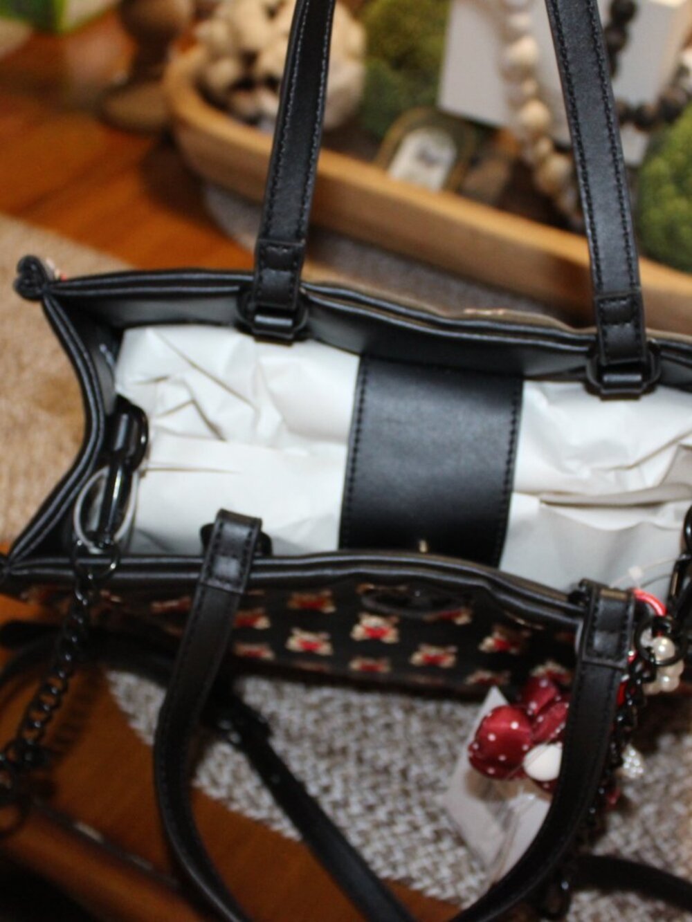 NWT LUV Betsey Johnson LBSAIN Tote/crossbody purse Darling! - Picture 9 of 11